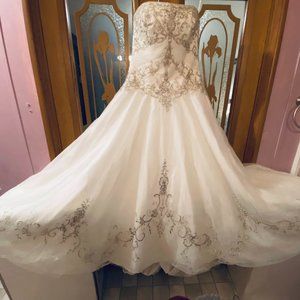 Allure Wedding Dress Style 8517 Size 14